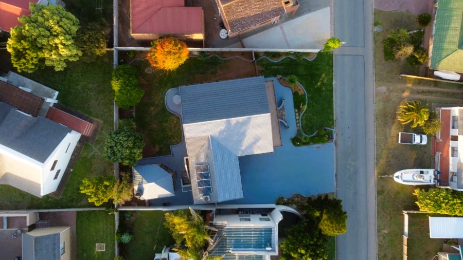 5 Bedroom Property for Sale in Stilbaai Wes Western Cape